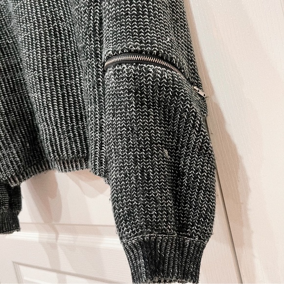 LF Zipper Sweater - Picture 4 of 8